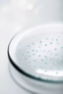 每到夏天就嫌乳液面霜厚重 可能是因?yàn)槟氵x錯(cuò)了產(chǎn)品